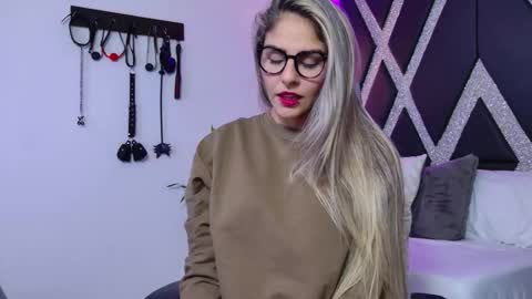 Snapshot of blonde_cat1515 chatting on February 2, 4:44 am alejandra online show from February 2, 4:44 am