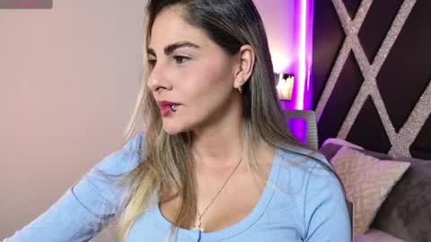 Snapshot of blonde_cat1515 chatting on May 2, 3:22 am alejandra online show from May 2, 3:22 am