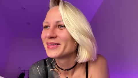 blonde_fuck_couple online show from May 28, 12:41 am