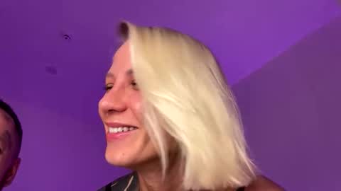 blonde_fuck_couple online show from May 29, 12:19 am