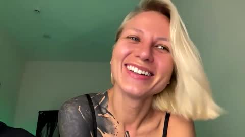 blonde_fuck_couple online show from June 6, 12:16 am