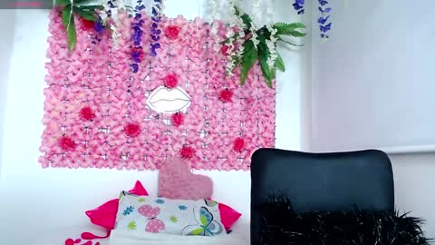 blonde_squirt_ online show from January 8, 11:41 pm