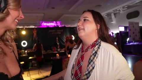 Snapshot of blondefoxsilverfox chatting on February 1, 2:16 am blondefoxsilverfox online show from February 1, 2:16 am