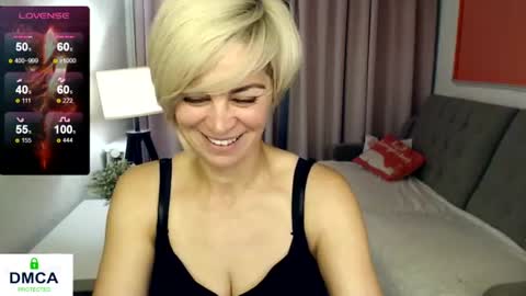 Snapshot of blondemommy_77 chatting on June 26, 5:50 pm Lola online show from June 26, 5:50 pm