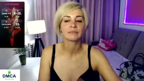 Snapshot of blondemommy_77 chatting on June 29, 7:36 pm Lola online show from June 29, 7:36 pm