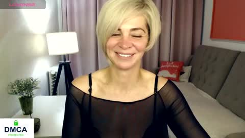 Snapshot of blondemommy_77 chatting on July 15, 5:18 pm Lola online show from July 15, 5:18 pm