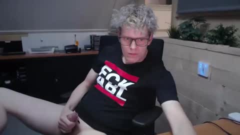 Sven online show from December 5, 8:49 pm