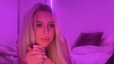 blondieangel11 online show from April 12, 4:50 am