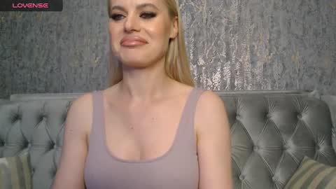 Snapshot of blondiestarxxx chatting on March 12, 8:31 pm Helen online show from March 12, 8:31 pm