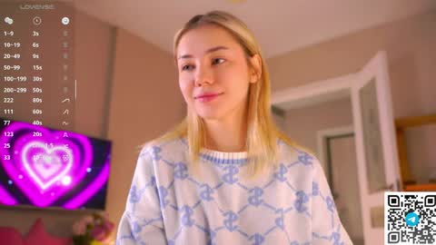 Snapshot of blue_bow chatting on April 1, 6:25 am Adeline online show from April 1, 6:25 am