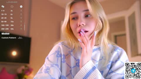 Snapshot of blue_bow chatting on April 1, 1:41 pm Adeline online show from April 1, 1:41 pm