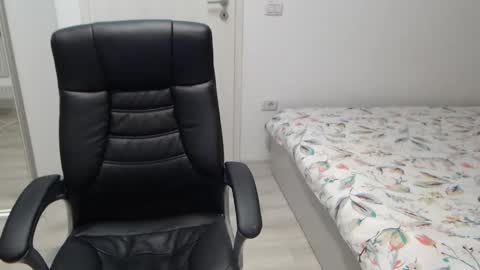 Snapshot of blue_eyes96 chatting on November 3, 5:14 pm Juliet online show from November 3, 5:14 pm