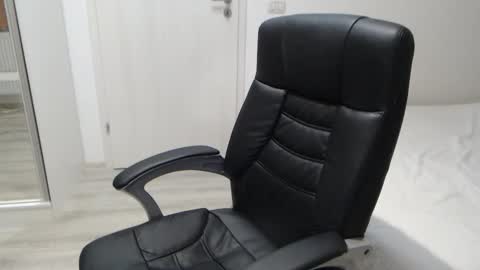 Snapshot of blue_eyes96 chatting on December 13, 7:53 pm Juliet online show from December 13, 7:53 pm