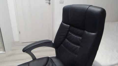 Snapshot of blue_eyes96 chatting on December 18, 5:19 pm Juliet online show from December 18, 5:19 pm