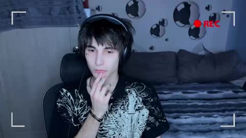 Snapshot of blue_w0rld chatting on November 7, 5:18 am SONNYVAN online show from November 7, 5:18 am