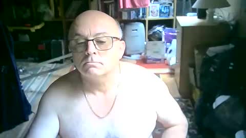 Snapshot of bluebox65 chatting on September 13, 1:22 pm bluebox65 online show from September 13, 1:22 pm