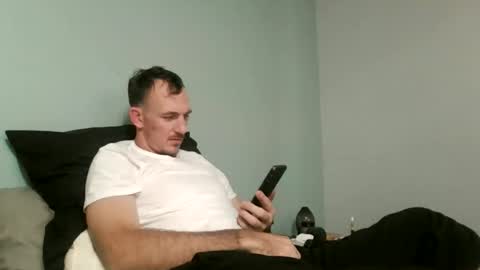 Snapshot of bluecollarfck chatting on November 17, 8:58 pm Dominick Wyte online show from November 17, 8:58 pm