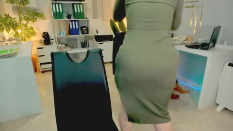 Snapshot of bluediamondsdreams chatting on November 7, 4:40 pm bluediamondsdreams online show from November 7, 4:40 pm