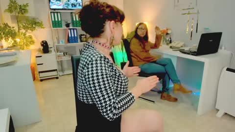 Snapshot of bluediamondsdreams chatting on November 10, 7:02 pm bluediamondsdreams online show from November 10, 7:02 pm