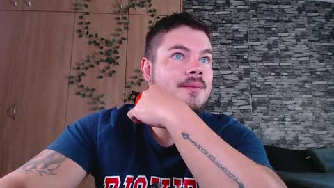 blueeyeboy0 online show from April 1, 7:53 am