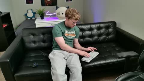 blueeyedtallguy online show from January 18, 9:07 pm