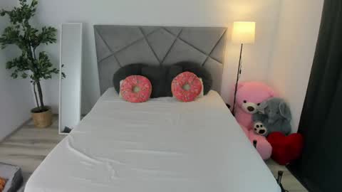 blueeyeslexxxy online show from April 2, 7:17 am