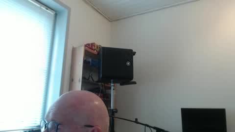 Snapshot of blueeyesn8 chatting on October 11, 8:35 am blueeyesn8 online show from October 11, 8:35 am