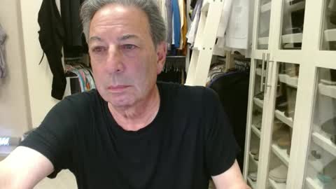 Snapshot of blueisles chatting on February 3, 1:52 am blueisles online show from February 3, 1:52 am