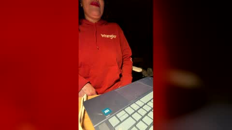 Snapshot of bluelady3405 chatting on January 18, 1:15 pm bluelady3405 online show from January 18, 1:15 pm