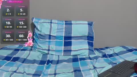 Snapshot of blueviolette chatting on December 12, 4:53 pm Violette 3 online show from December 12, 4:53 pm