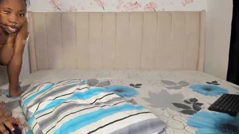 Snapshot of blueyivy chatting on December 8, 12:30 pm Babygirl online show from December 8, 12:30 pm