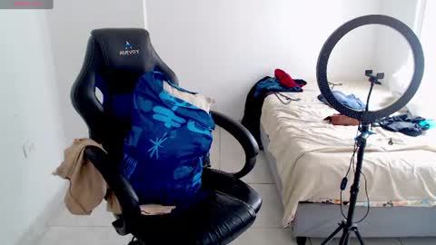 Snapshot of blumbum chatting on July 8, 8:46 pm Hey guysI am BrendaWelcome my room online show from July 8, 8:46 pm