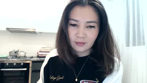 Snapshot of bmw_lovee chatting on January 13, 4:19 pm Liya online show from January 13, 4:19 pm