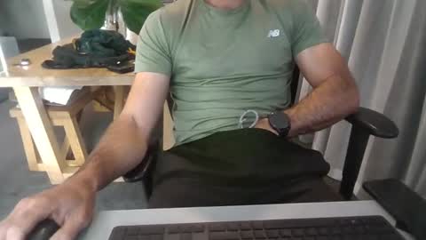 Snapshot of bob337733 chatting on April 11, 12:15 am bob337733 online show from April 11, 12:15 am