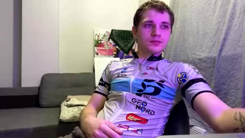 Snapshot of bob_bucks chatting on February 7, 7:28 pm bob_bucks online show from February 7, 7:28 pm