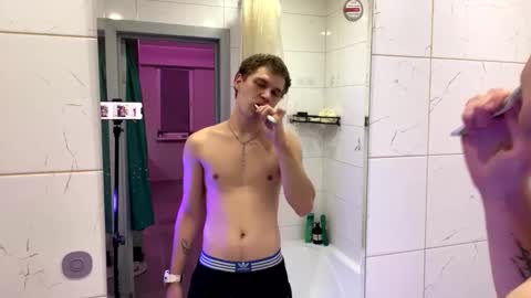 Snapshot of bob_bucks chatting on February 22, 11:03 pm bob_bucks online show from February 22, 11:03 pm