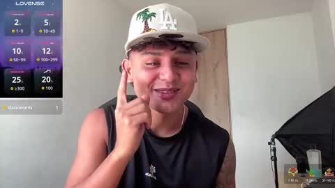 Snapshot of bob_pettersonn chatting on February 7, 3:49 pm Bob INDEPENDENT MODEL online show from February 7, 3:49 pm