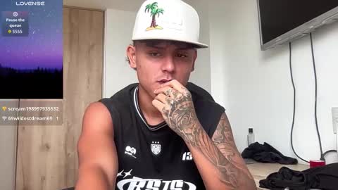 Snapshot of bob_pettersonn chatting on February 9, 5:50 pm Bob INDEPENDENT MODEL online show from February 9, 5:50 pm