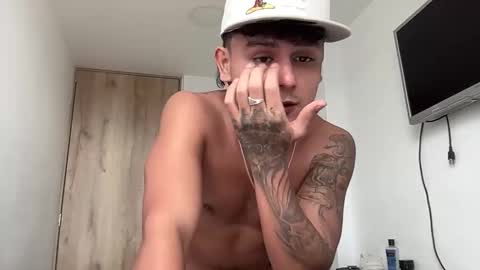 Snapshot of bob_pettersonn chatting on February 17, 6:25 pm Bob INDEPENDENT MODEL online show from February 17, 6:25 pm