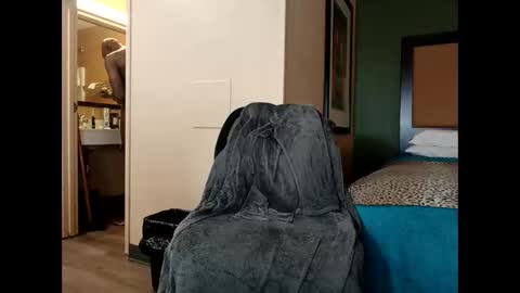 Snapshot of bobbiebone chatting on February 10, 6:01 pm bobbiebone and company online show from February 10, 6:01 pm