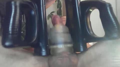 Snapshot of bobby123572970 chatting on November 27, 7:27 pm Bobby123 online show from November 27, 7:27 pm