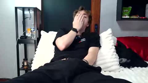 bobby72738 online show from November 18, 2:28 am