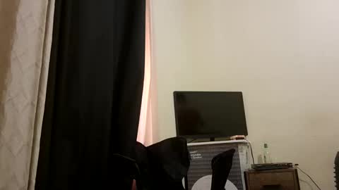 Snapshot of bobby_00x00 chatting on February 26, 6:34 am bobby_00x00 online show from February 26, 6:34 am