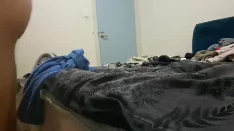 Snapshot of bobby_00x00 chatting on March 2, 6:25 am bobby_00x00 online show from March 2, 6:25 am