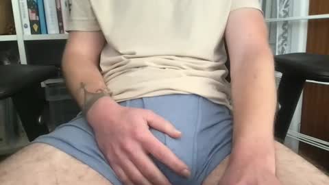 bobbybrownshoozz online show from December 4, 10:24 am