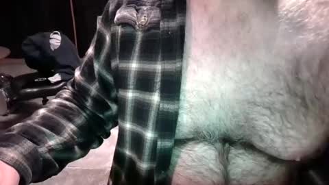 Snapshot of bobbyhill27b chatting on March 11, 2:32 am BobbyHill27b online show from March 11, 2:32 am