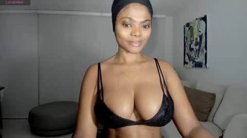 Snapshot of body_desire chatting on March 22, 9:45 am danna online show from March 22, 9:45 am