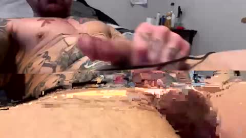 Snapshot of bodyart85_19 chatting on December 3, 12:57 am Bodyart85 19 online show from December 3, 12:57 am