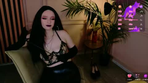 Snapshot of bogemabella chatting on April 24, 10:45 pm Your Mistress Bella online show from April 24, 10:45 pm