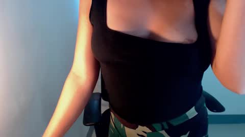 Snapshot of bombshell_seinnax chatting on February 19, 2:44 am bombshell_seinnax online show from February 19, 2:44 am